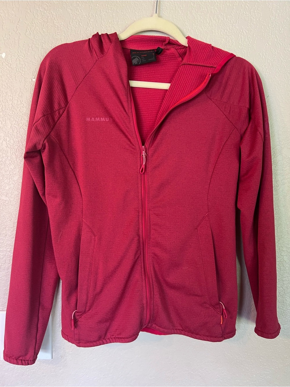 Mammut Women’s Full-Zip Hooded Jacket — Berry Red